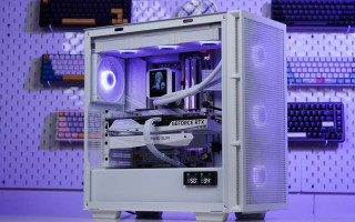 Frost Dominion Build — Ryzen 9 9950X + RTX 4070 SUPER, dominasi performa dalam balutan white elegan
